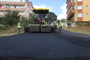 Ömer Halisdemir Mahallesi’nde Sıcak Asfalt Yol Çalışmaları Başladı
